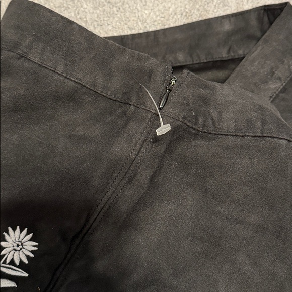 NWT Hollister Floral Embroidered Shorts - Picture 4 of 4